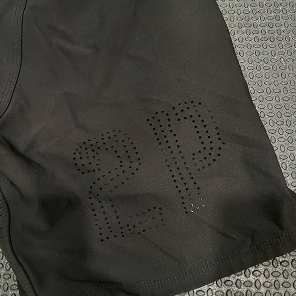2 pairs of Medium 2POOD wod shorts - Picture 4 of 4